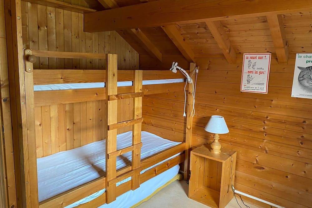 Chalet “8p Simple - La Hulotte”: Mountain View, Private Terrace & Wi-Fi in Verchaix, Bonneville region