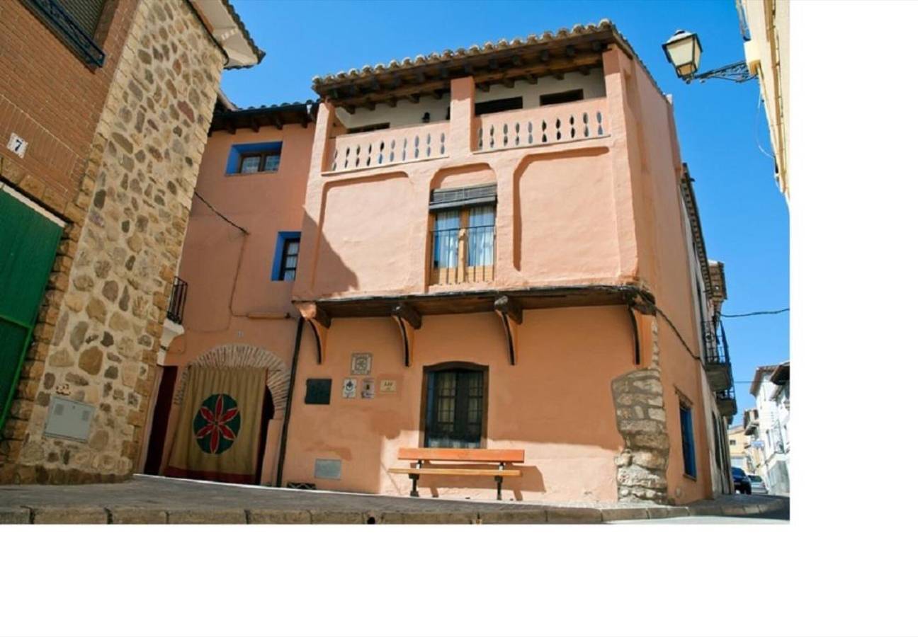 Casa rural 'Jara' con terraza privada, jardín privado y Wi-Fi in Azuara, Provincia de Zaragoza