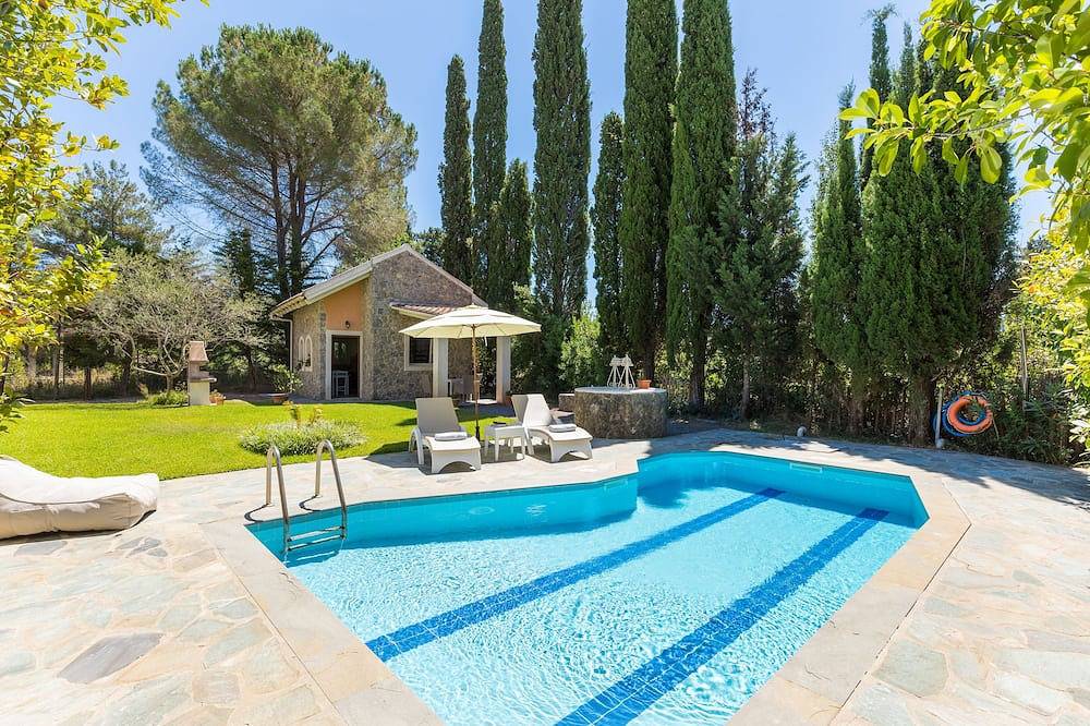 Cottage mit privatem Pool in Dassia 200 m vom Strand in Dassia, Korfu