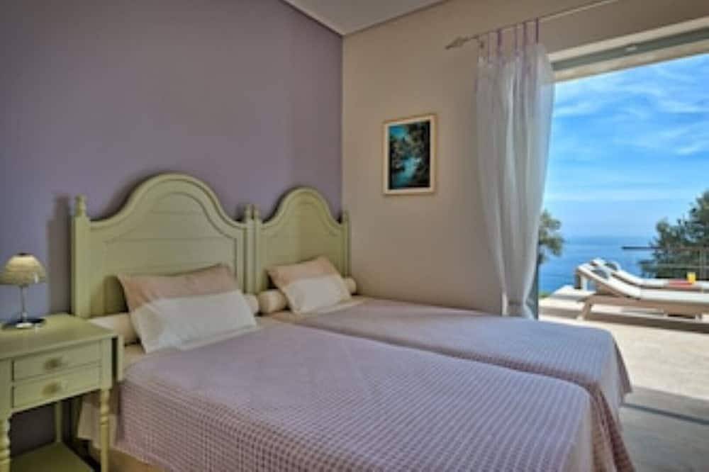 Villas With Private Pool And Amazing Sea View close to Skiathos Town - Olivia 2 in Kalyvia, Sporadi