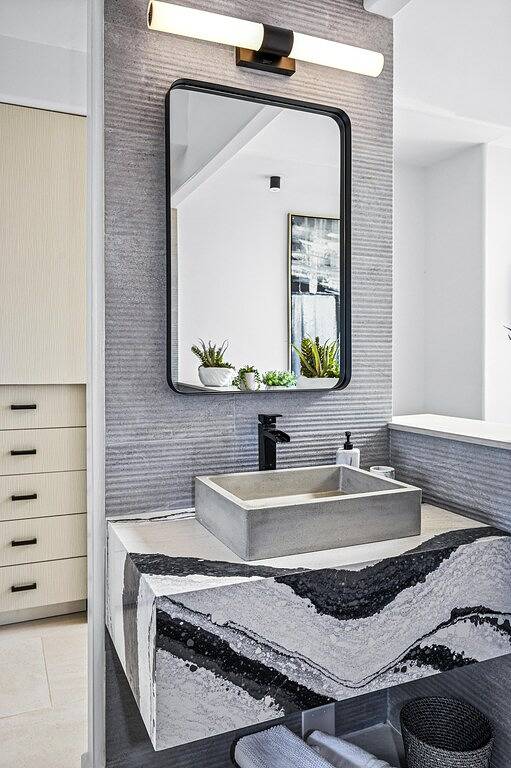 Santa Monica Beach Front Estate---Next to Sm Pier --- 2025 Renovations in Santa Monica Beach, Santa Monica