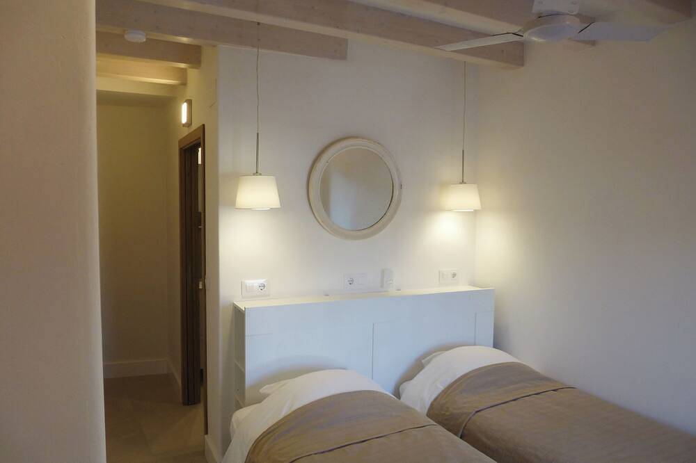 Entire apartment, Apartamentos Entre Fuentes 80m2 in historical village Cuacos de Yuste, La Vera in Cuacos de Yuste, Cáceres Region