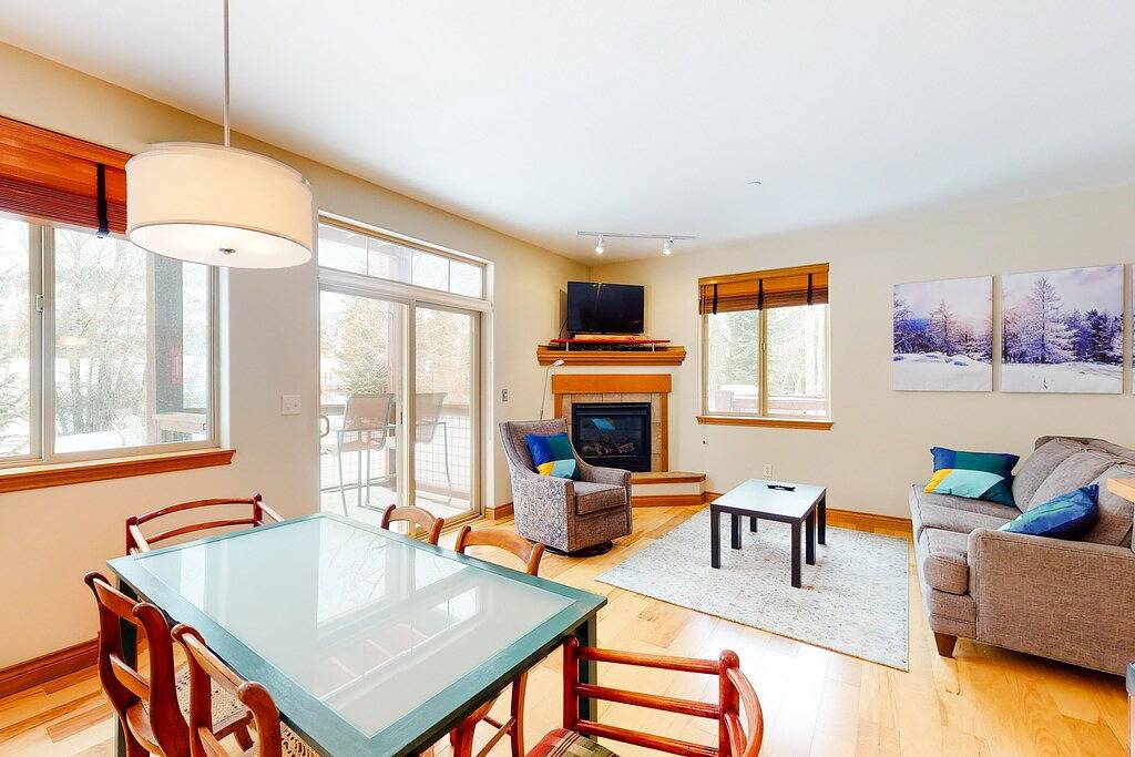 Ganze Wohnung, Mountain Condo by the River & Town w/ Shared Hot Tub, Private Balcony, & Wifi in Silverthorne, Arapaho and Roosevelt National Forests