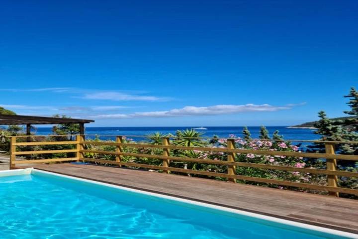 Casa sulla spiaggia per 8 persone, con terrazza e giardino nonché panorama, con animali domestici sull' Isola d'Elba