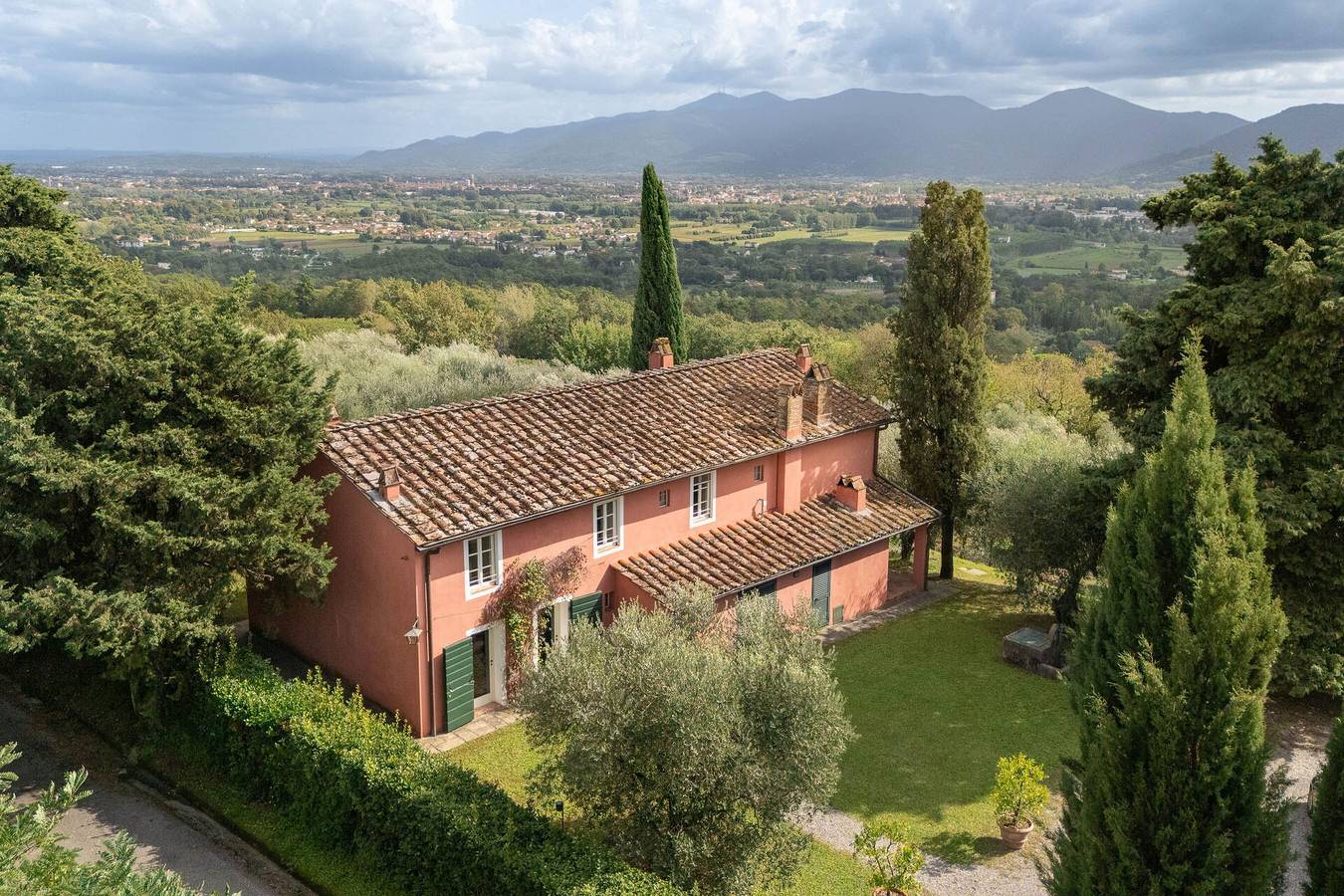 Vacation Rental for 6 Guests in Lucca, Lucca Province