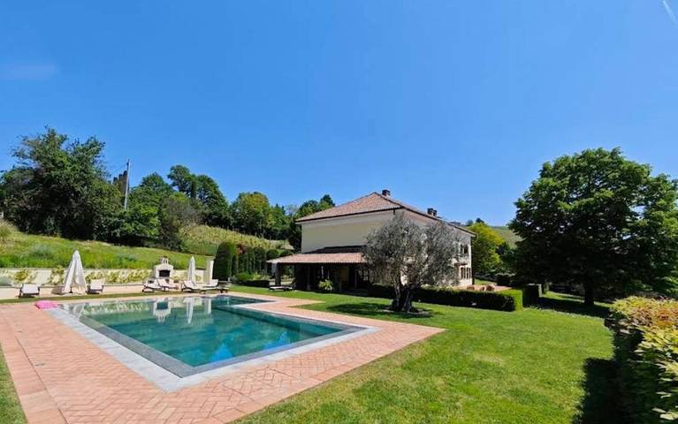 Villa per 12 persone, con Balcone e Terrazza nonché Giardino e Piscina a Nizza Monferrato