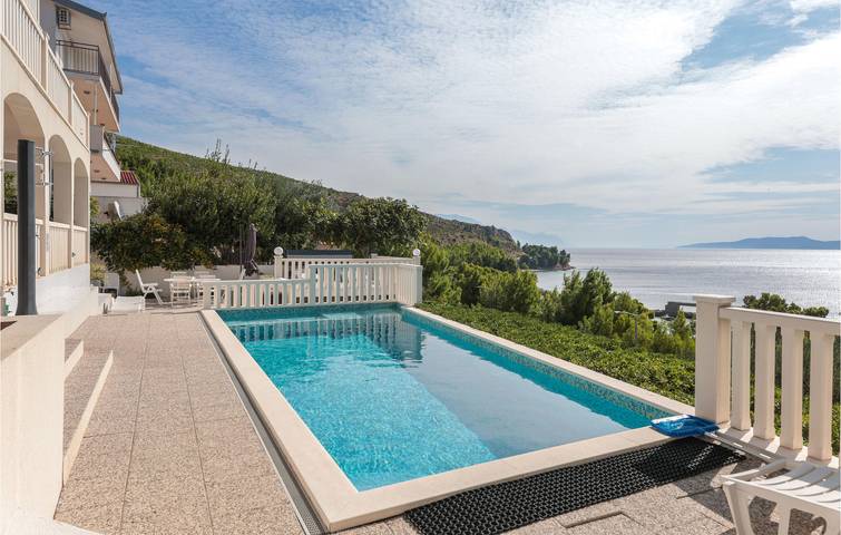 Ganze Ferienwohnung, Charmante Unterkunft, 1,5 km vom Strand entfernt: Stilvolles 70 m² großes Apartment mit Pool und WLAN in Lokva Rogoznica, Omis-Riviera