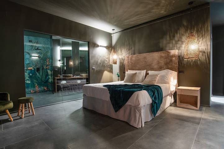 Brand new villa! Infinity heated pool with  whirlpool massage and stunning view in Passignano sul Trasimeno, Lago Trasimeno