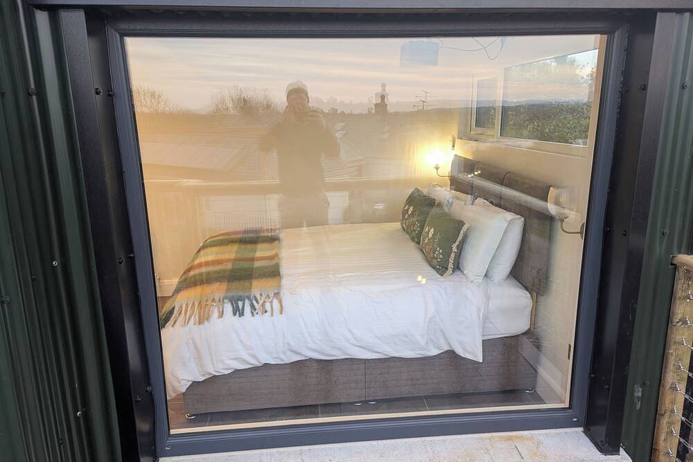 Beautiful cosy cabin for two with Hot Tub in County Fermanagh