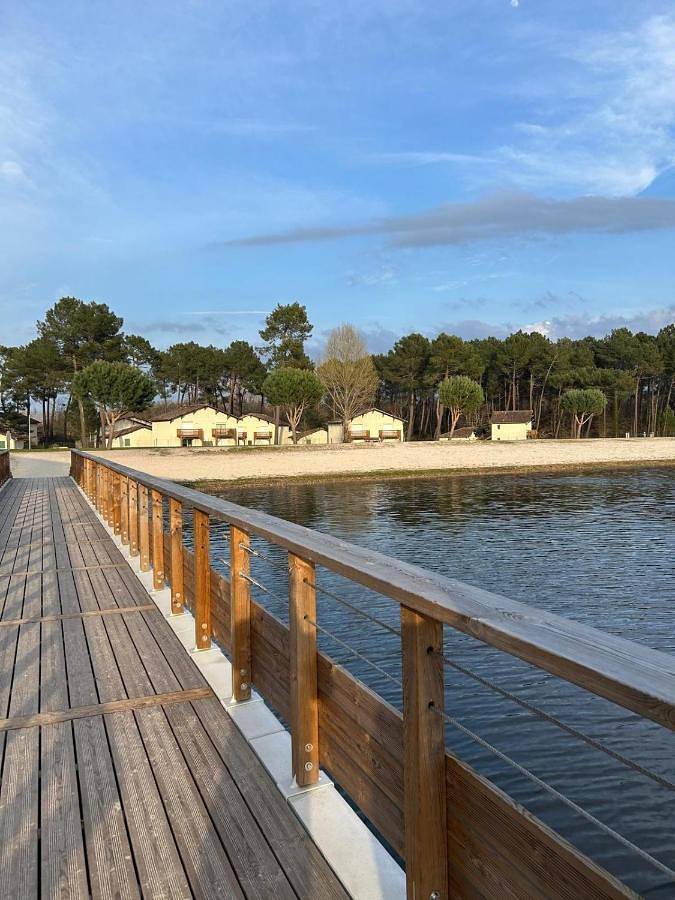 Gîte pour 4 personnes, avec piscine ainsi que vue sur le lac et terrasse dans Lac de Clarens - 2
