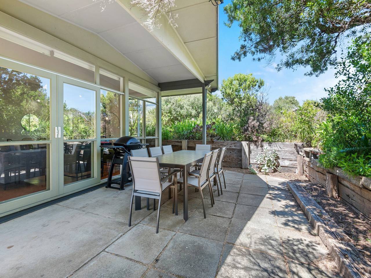 Entire apartment, Spacious Coastal 4-Bed Steps from the Sand in Melbourne, Mornington Peninsula