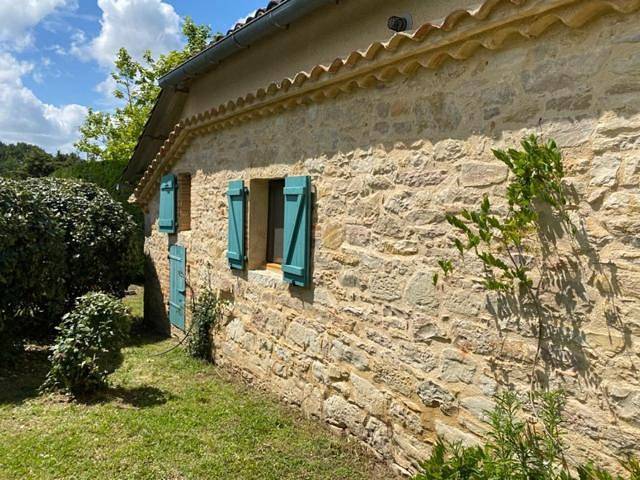 Location de vacances pour 4 personnes, avec piscine et terrasse ainsi que vue et jardin à Monclar-de-Quercy - 2