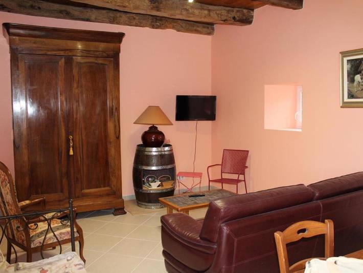 Location de vacances pour 6 personnes, avec piscine ainsi que terrasse et jardin, animaux acceptés à Vergt - 3