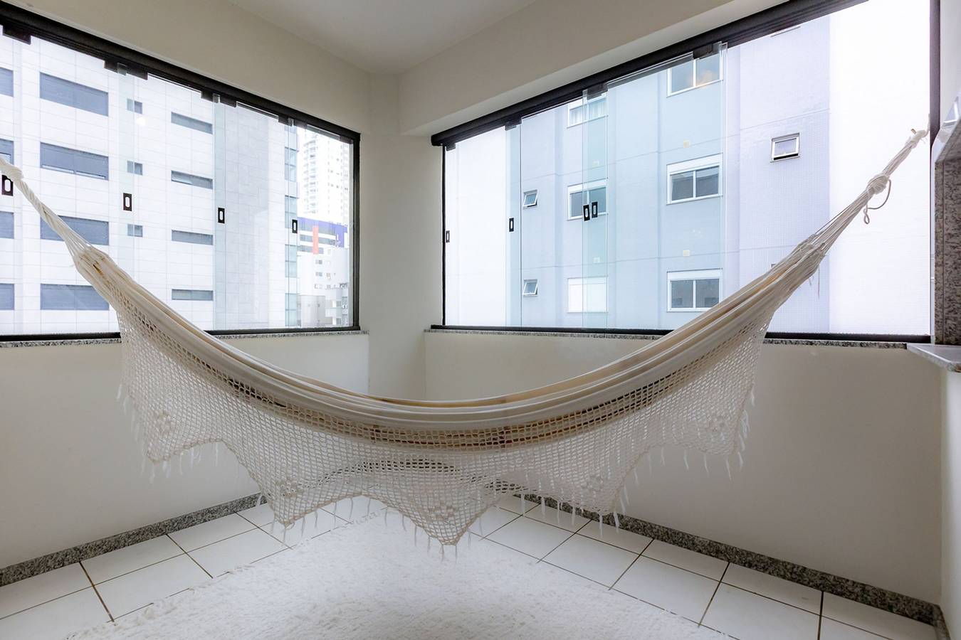 Entire apartment, Apto c Churrasqueira e Garagem 300m da praia in Balneário Camboriú, Litoral Catarinense