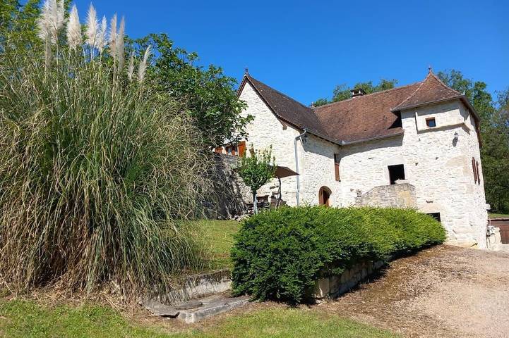 Gîte pour 4 personnes, avec jardin à Larroque-Toirac