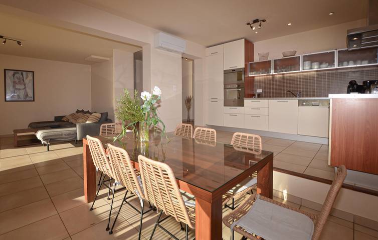 Cozy Beachside Apartment with WiFi and Parking in Sagone, Vico