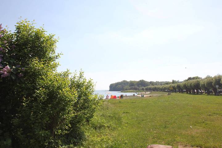 Appartement entier, Strandnahe Ferienwohnung mit schönem Garten - Ferienhaus Gisela in Putbus, Région de Rügen
