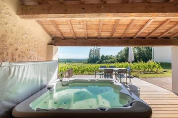 Gîte pour 5 personnes, avec jardin et jacuzzi à La Brède