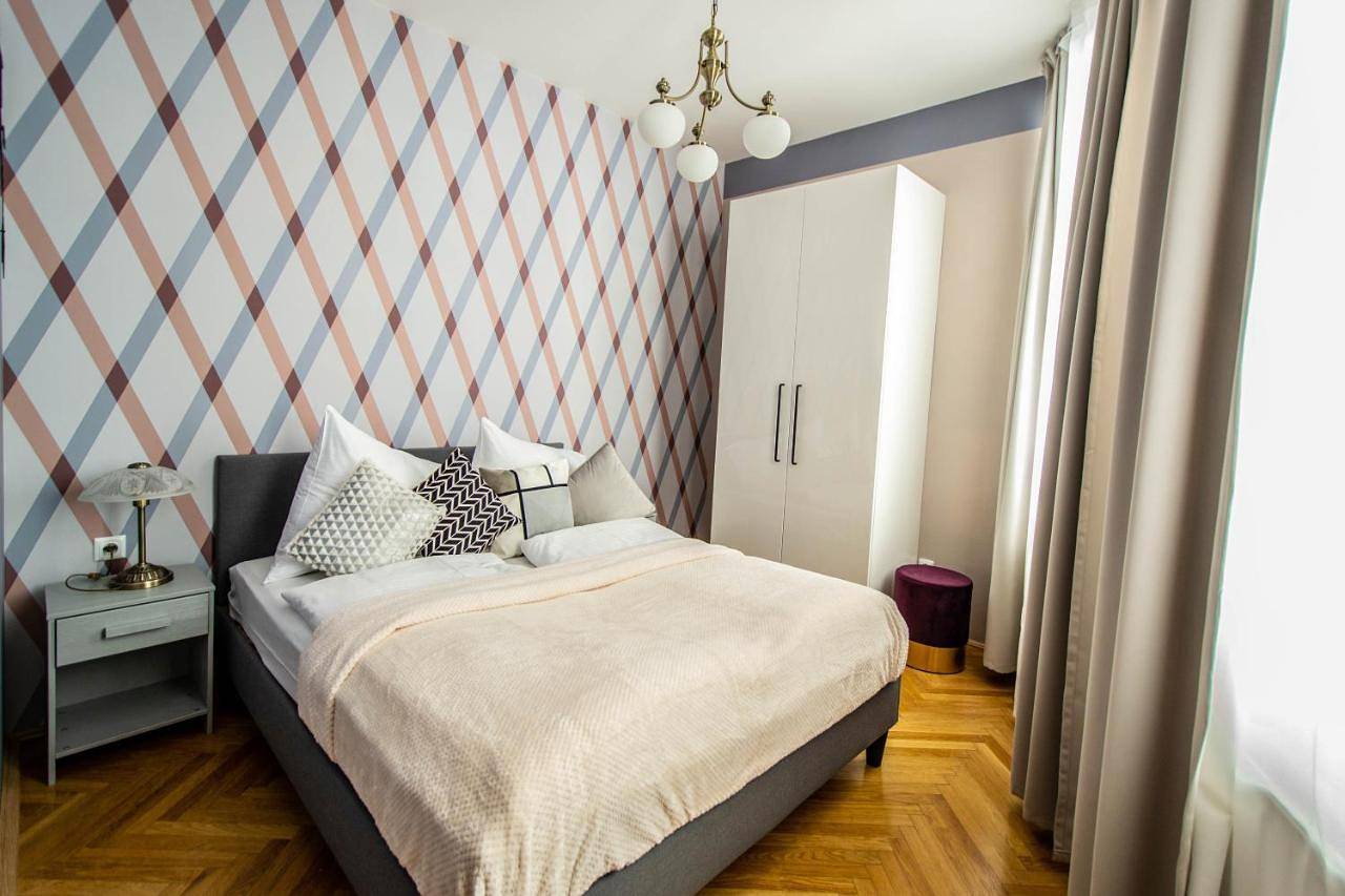 Ganze Wohnung, National Museum 3Bdr Golden Stork Spot in Prag, Mittelböhmen