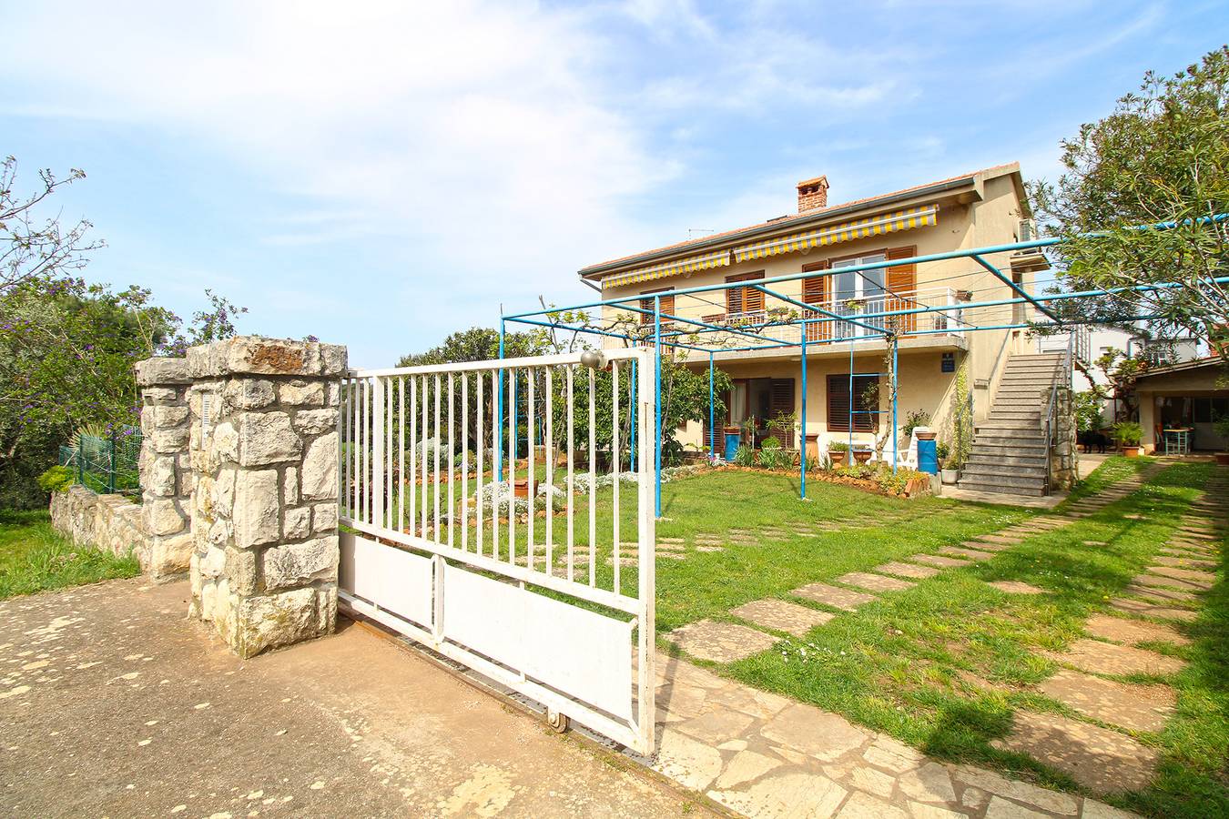 Ganze Wohnung, Ferienwohnung für 4 Personen mit Terrasse in Banjole, Südküste Istrien