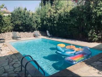 Villa pour 4 personnes, avec piscine ainsi que vue et terrasse à Avignon