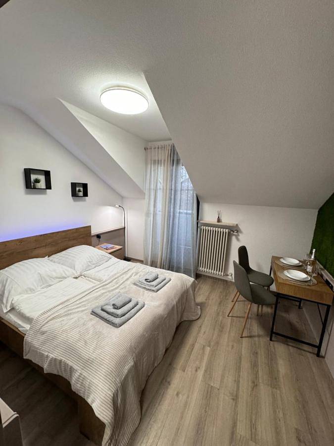 Ferienwohnung für 3 Personen, mit Balkon und Whirlpool sowie Pool und Sauna