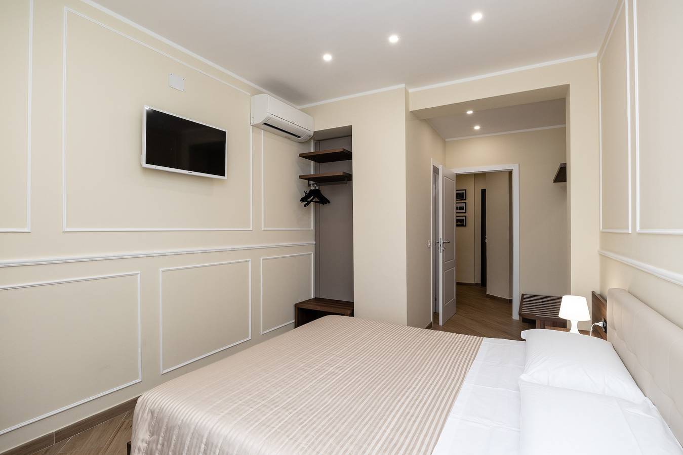 Entire vacation apartment, Scaligero Rooms 3 - Rigoletto in Centro Storico di Verona, Verona