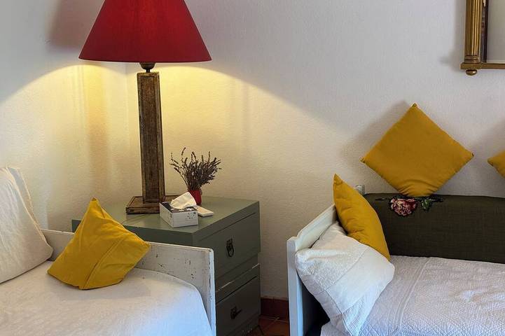 Gîte pour 4 personnes, avec piscine ainsi que terrasse et sauna à Vacqueyras - 2