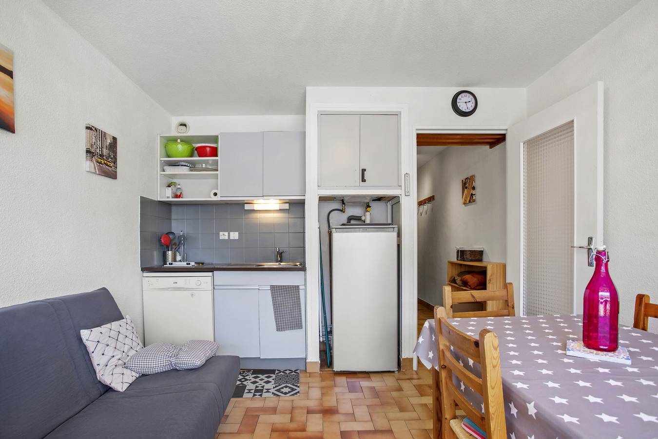 Appartement entier, Studio Cabine Proche Mer avec terrasse privée et climatisation in Le Lavandou, Région de Toulon