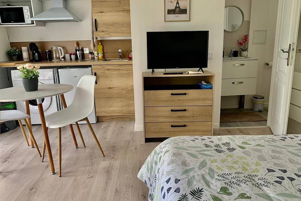 Entire apartment, Garden, studio near Paris Roissy Cdg Airport, Disneyland, Asterix, Exposition in Villepinte, Seine-Saint-Denis