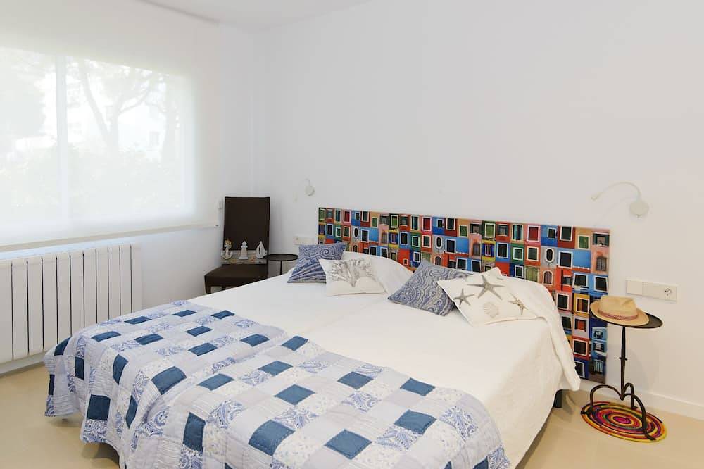 Villa unique en face de la plage et entouré d'arbres méditerranéens in Platja d'Aro, Costa Brava