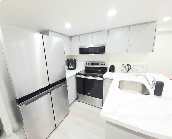 Acogedora suite Niagara, moderna con 2 camas, a 15 minutos de las cataratas in Thorold, Cataratas del Niágara