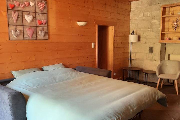 Ganze Wohnung, Large apartment in village center with direct access to ski and hiking trails in Prémanon, Regionaler Naturpark Hochjura