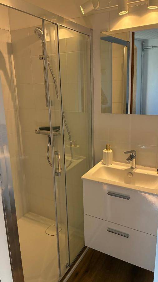 Location de vacances pour 2 personnes, avec terrasse et piscine ainsi que jardin et vue à Saint-Sauveur-de-Montagut - 4