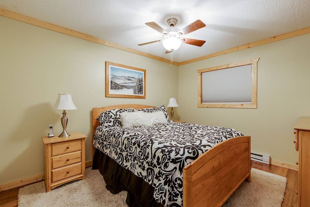 Ganze Wohnung, Summit Condo 201A - Recently Renovated, Great Views, Close to Village! in Snowshoe, Greenbrier River