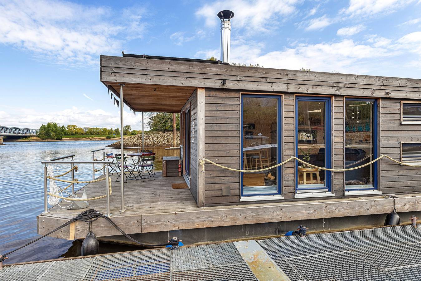 Ferienhaus 'Hochwertiges Hausboot Ahoi, Kamin' mit privater Terrasse und Wlan in Harburg (Hamburg), Hamburg