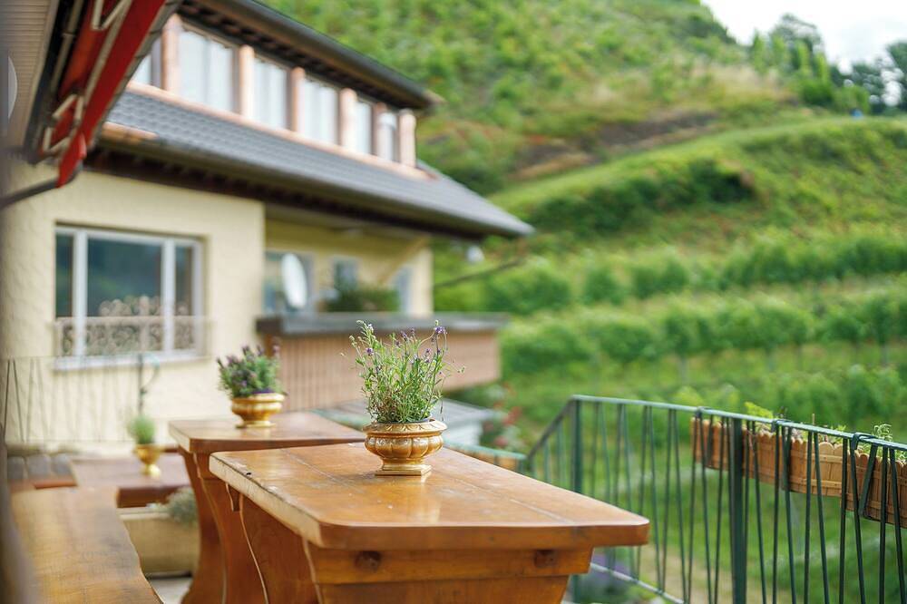 Ganze Wohnung, Zimmer 'Komfortzimmer 1' mit Bergblick, Gemeinschaftsterrasse und Wi-Fi in Glottertal, Südschwarzwald