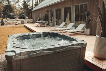 Villa for 10 Guests in Morin Heights, Quebec, Picture 2