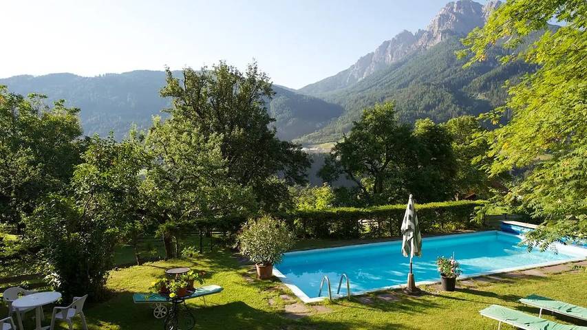 Ferienwohnung für 2 Personen, mit Terrasse und Garten sowie Pool und Sauna