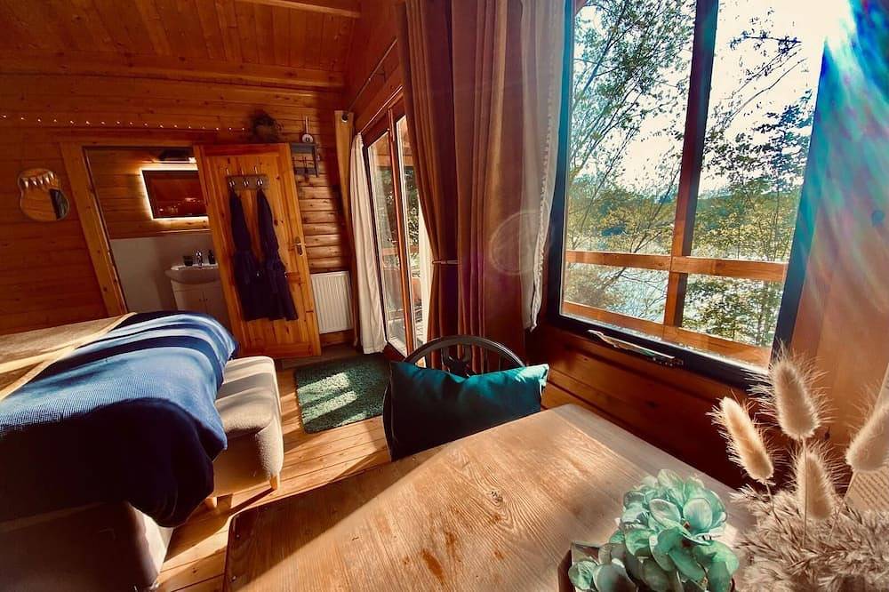 Special Lakeside Hideaway | For Two | with Hot Tub | Kingfisher Lakes Glamping in Brandesburton, East Riding of Yorkshire