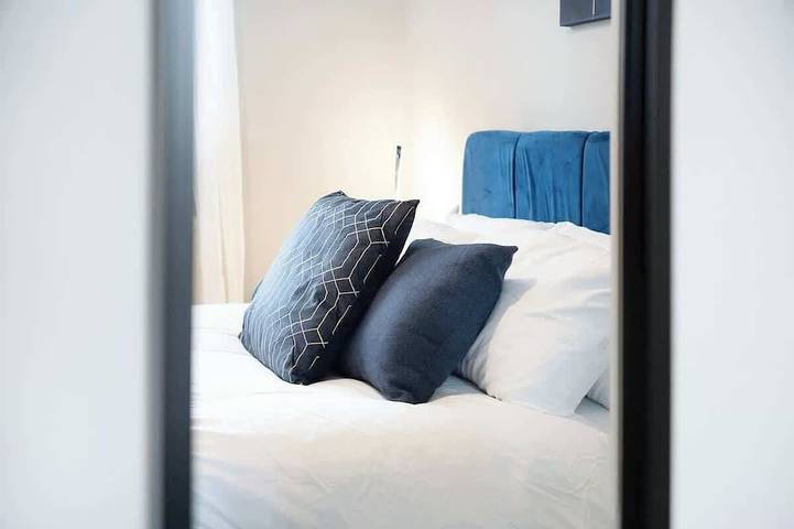 Modern 2 Bedroom Home With TV, WiFi, Parking in Sunderland