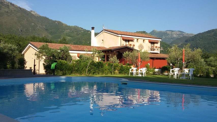 Chambre d’hôtes pour 4 personnes, avec Terrasse ainsi que Jardin et Piscine à Santa Domenica Talao