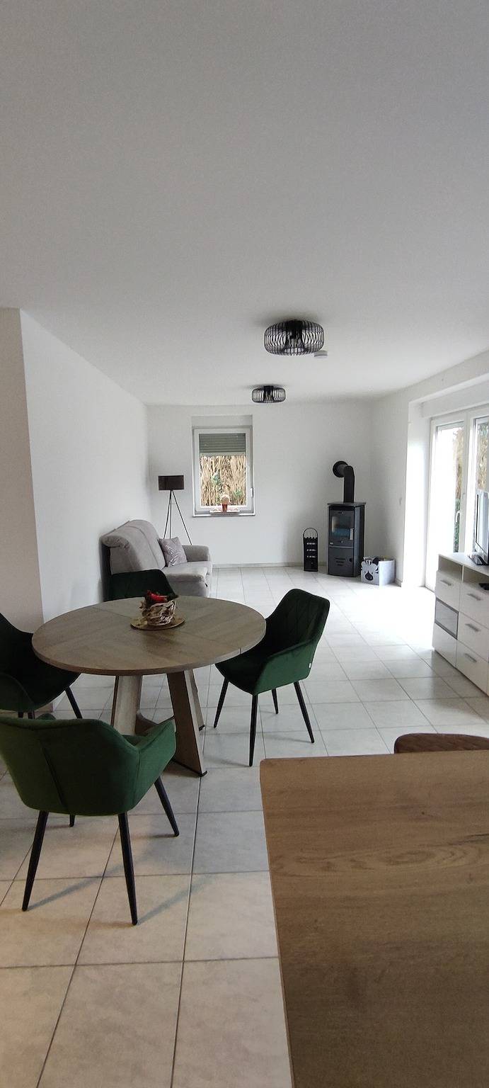 Apartamento entero, Apartamento 'Ferienwohnung Seeglück' con terraza privada y jardín privado in Lauchhammer, Naturpark niederlausitzer heidelandschaft (Brandenburg)