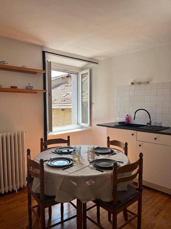 Appartement entier, Le petit coin fleuri in Craponne-sur-Arzon, Parc Naturel Régional Livradois-Forez