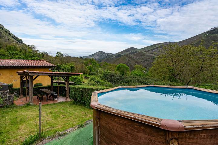 Casa rural para 9 personas, con jardín, Se admiten mascotas en Comarca de Oriente - 2