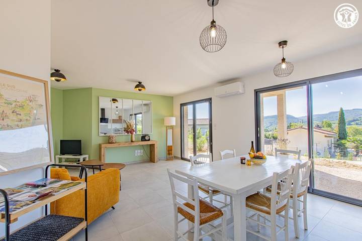 Gîte pour 6 personnes, avec terrasse et jardin à La Roche-Vineuse