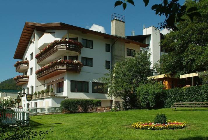 Appart’hôtel pour 4 personnes, avec Balcon et Terrasse ainsi que Jardin et Sauna à Imst