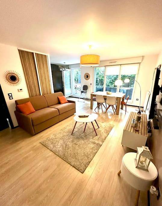 Location de vacances pour 6 personnes, avec jardin à Romainville
