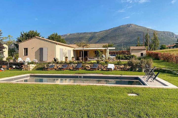 Location de vacances pour 6 personnes, avec terrasse à La Roque-Esclapon