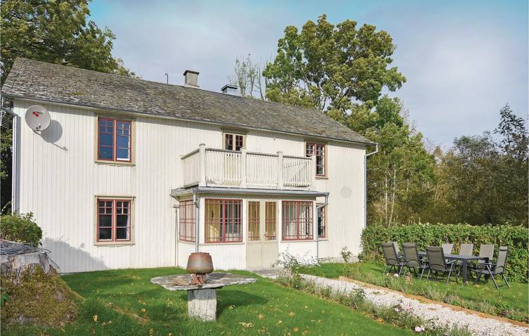 Ferienhaus für 12 Personen, mit Terrasse und Garten in Mellerud